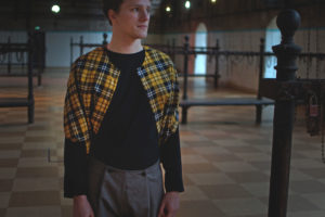 Prêt-à-porter Veste porté par un modèle Collection Who Men Julie Bonnard Créatrice Textile Saint-Étienne Loire