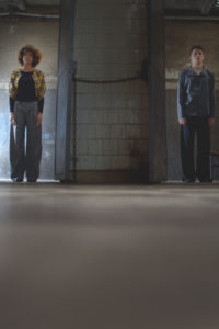 Veste chemise et pantalon porté par deux modèles collection Who_Men Julie Bonnard Créatrice textile Saint-Étienne Loire