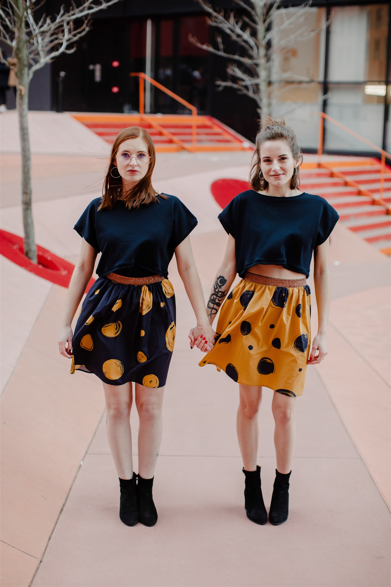 Gang de Filles deux modèles porte une jupe coloré Julie Bonnard créations textiles vêtement prêt à porter Saint-Étienne - La Paire de Cerise (2)