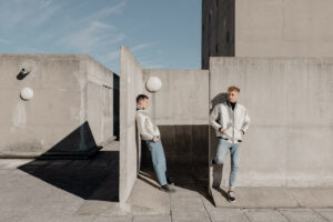 deux modèles portent des Bombers Julie Bonnard Créatrice Textile Prêt-à-Porter Haut De Gamme Saint-Étienne Loire vêtements unisexes